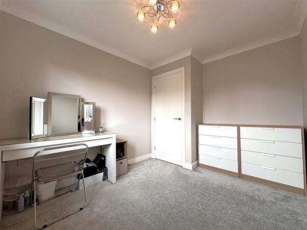 Charters Drive, Middlebeck, Newark