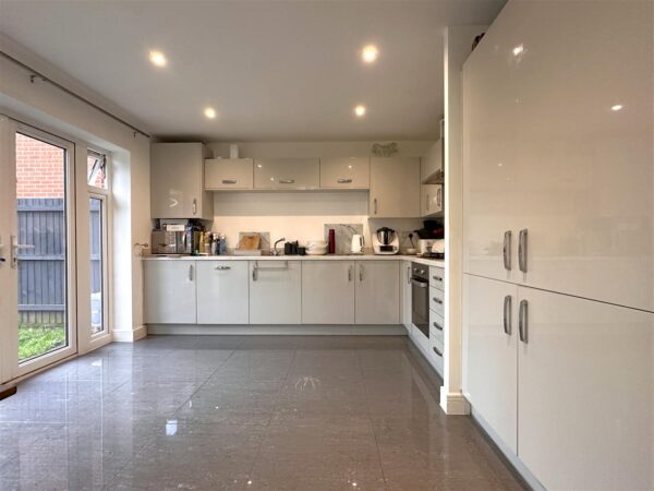 Charters Drive, Middlebeck, Newark