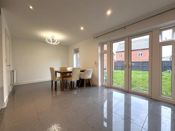 Charters Drive, Middlebeck, Newark