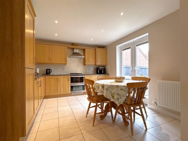 Carnell Lane, Fernwood, Newark