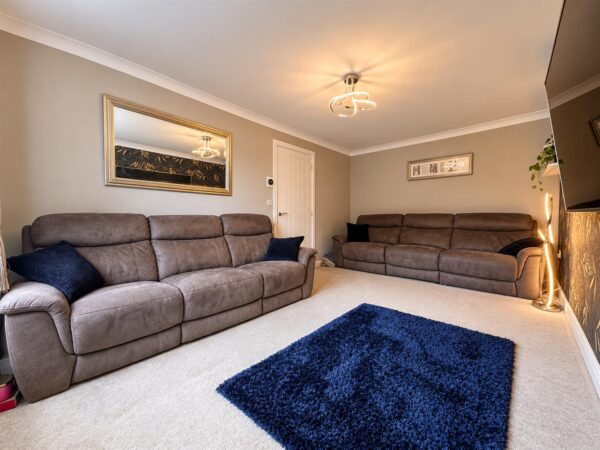 Charters Drive, Middlebeck, Newark