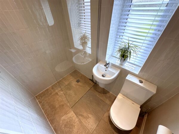 Riverside Road, Newark