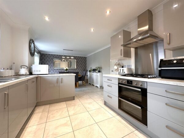 Charters Drive, Middlebeck, Newark