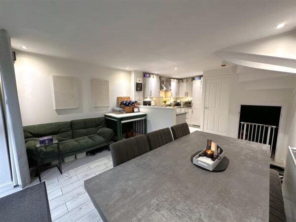 Phoenix Lane, Fernwood, Newark