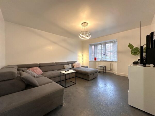 Charters Drive, Middlebeck, Newark