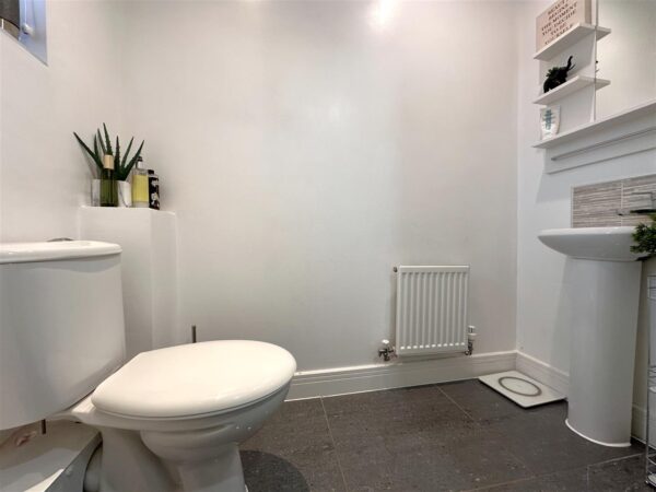 Charters Drive, Middlebeck, Newark