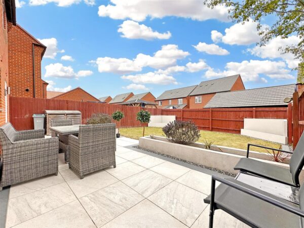 Charters Drive, Middlebeck, Newark