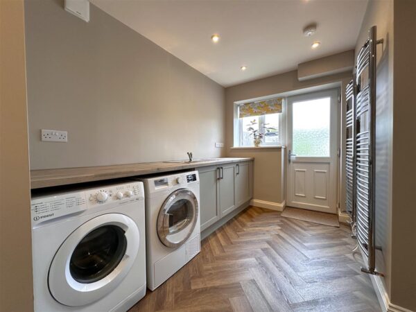 Riverside Road, Newark