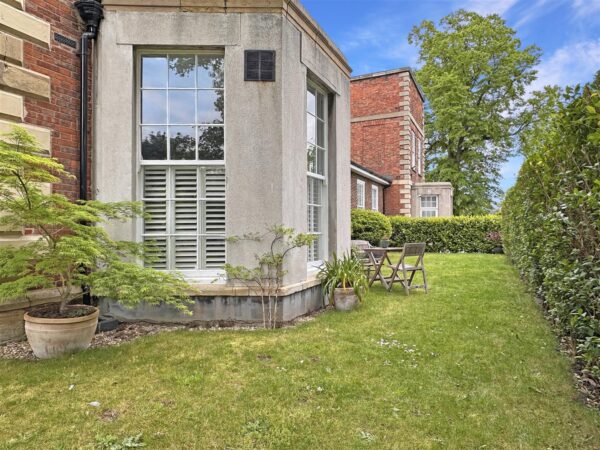 GROUND FLOOR APARTMENT, Bishops Place, Balderton Gate, Newark