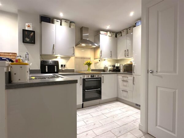 Phoenix Lane, Fernwood, Newark