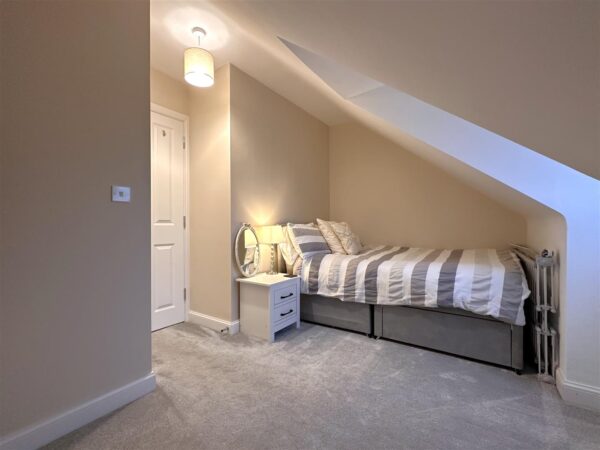 Phoenix Lane, Fernwood, Newark