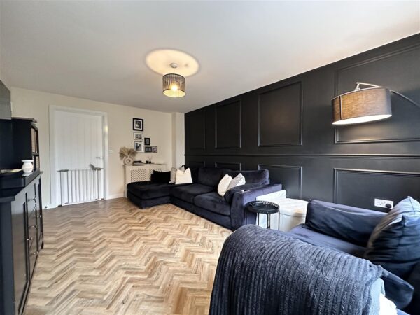 Charters Drive, Newark