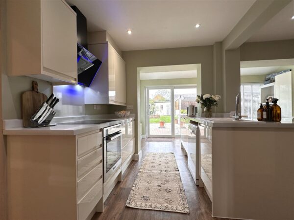 Riverside Road, Newark