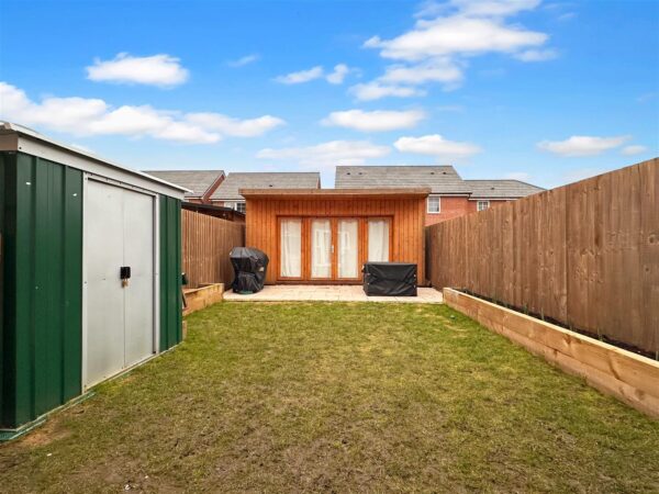 Phoenix Lane, Fernwood, Newark