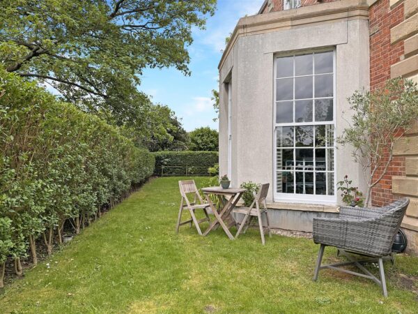 GROUND FLOOR APARTMENT, Bishops Place, Balderton Gate, Newark