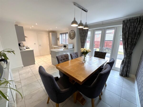 Charters Drive, Middlebeck, Newark