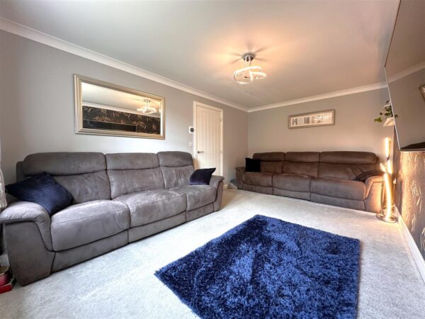 Charters Drive, Middlebeck, Newark