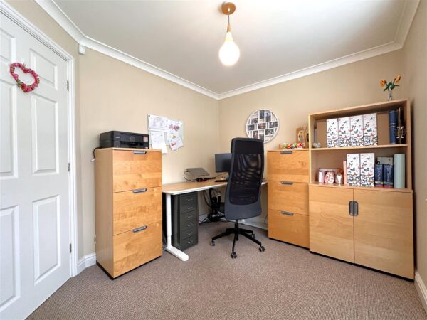 Carnell Lane, Fernwood, Newark