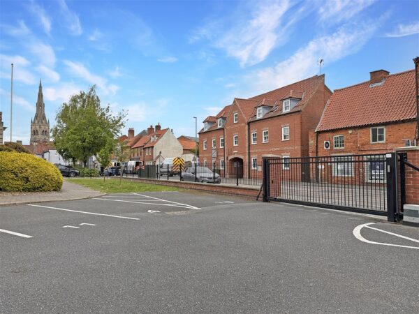 GROUND FLOOR APARTMENT, Bishops Place, Balderton Gate, Newark