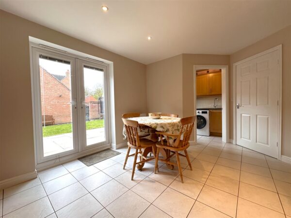 Carnell Lane, Fernwood, Newark