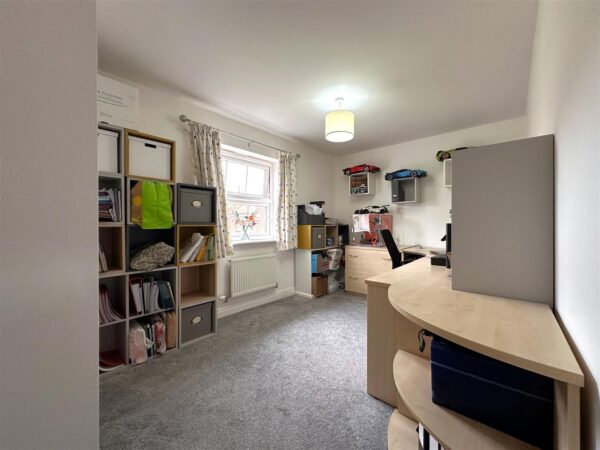 Carnell Lane, Fernwood, Newark