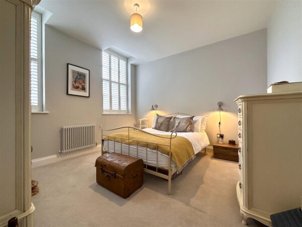 GROUND FLOOR APARTMENT, Bishops Place, Balderton Gate, Newark