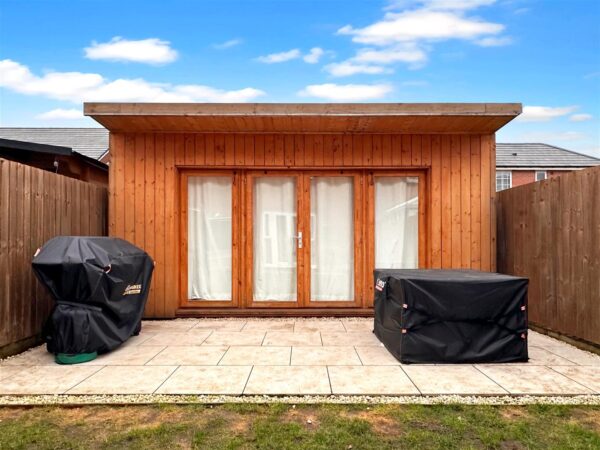 Phoenix Lane, Fernwood, Newark