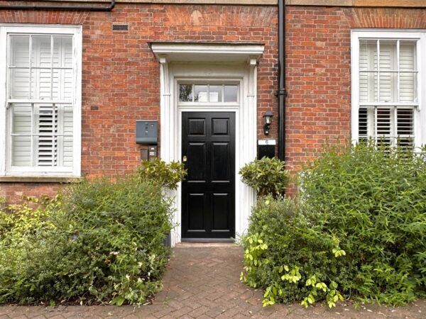 GROUND FLOOR APARTMENT, Bishops Place, Balderton Gate, Newark