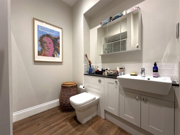 GROUND FLOOR APARTMENT, Bishops Place, Balderton Gate, Newark