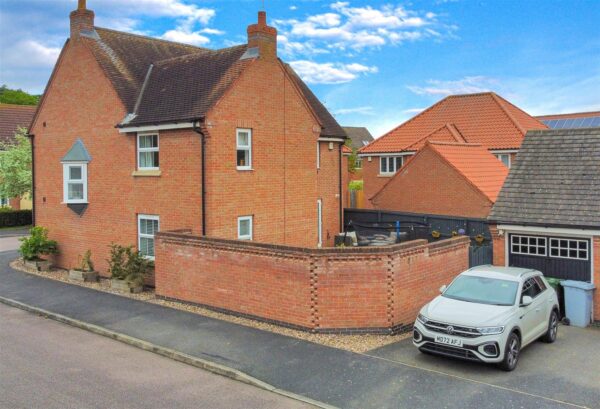 Carnell Lane, Fernwood, Newark