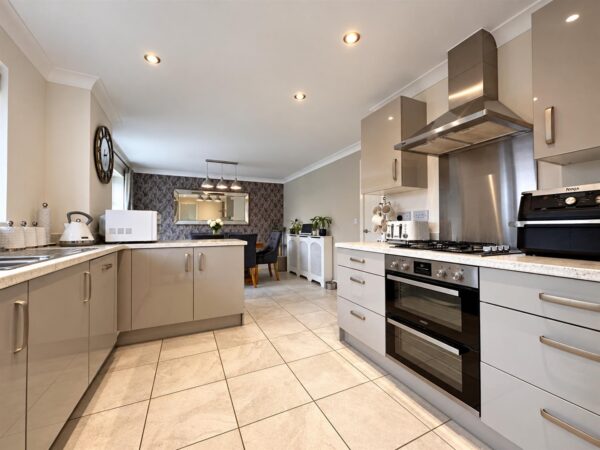 Charters Drive, Middlebeck, Newark