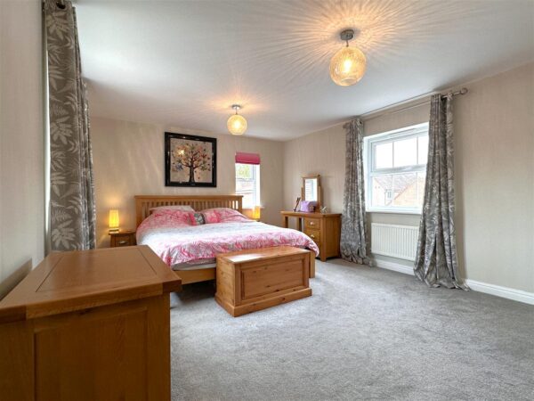 Carnell Lane, Fernwood, Newark