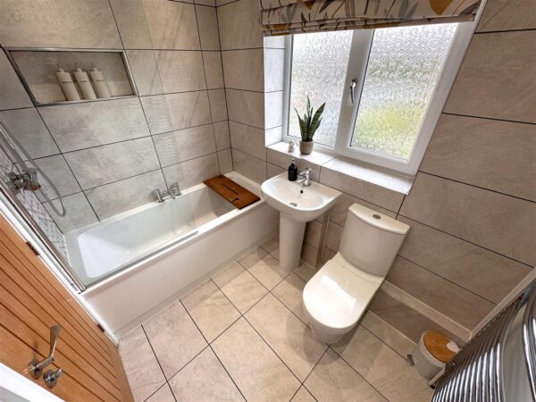 Riverside Road, Newark