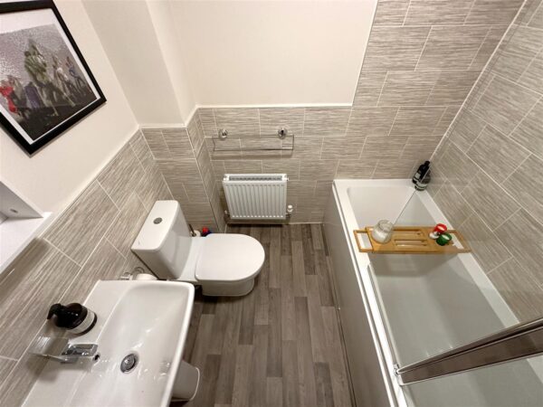 Phoenix Lane, Fernwood, Newark