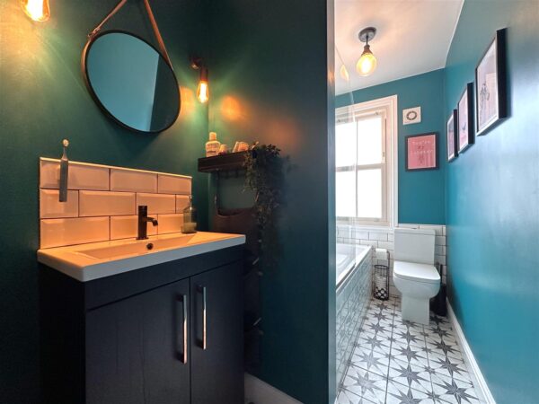 Southend Avenue, Newark