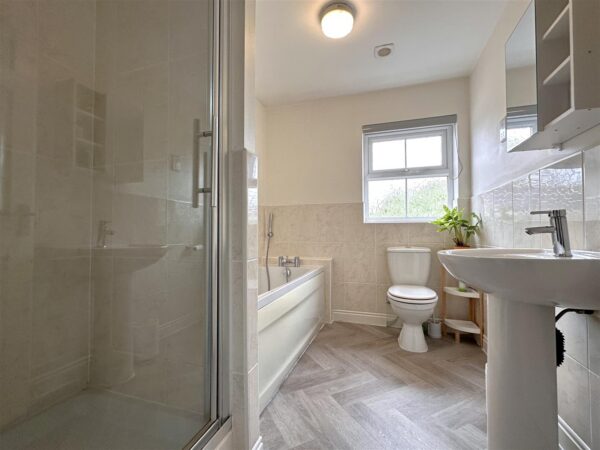 Carnell Lane, Fernwood, Newark