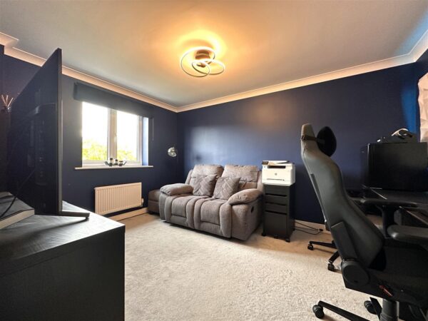 Charters Drive, Middlebeck, Newark