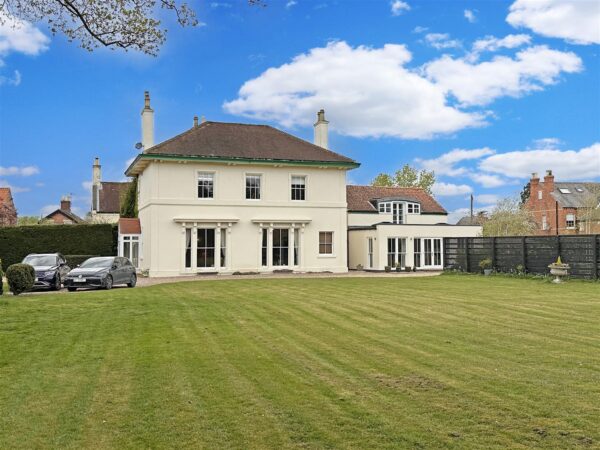 Mayfield House, High Street, Collingham, Newark