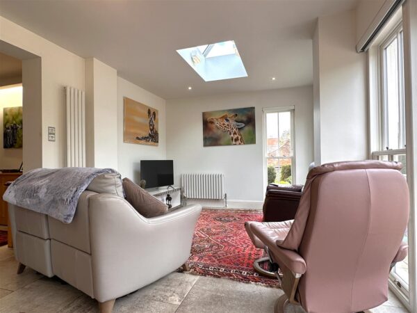 Mayfield House, High Street, Collingham, Newark