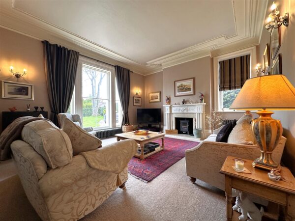 Mayfield House, High Street, Collingham, Newark
