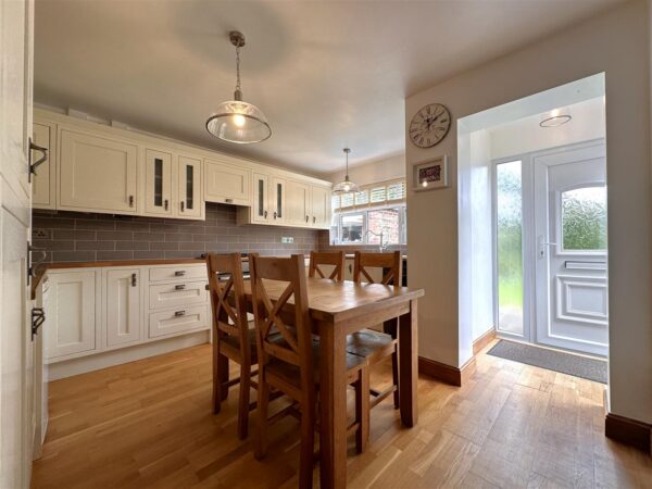 Butterfly Bungalow, Village Close, Farndon, Newark