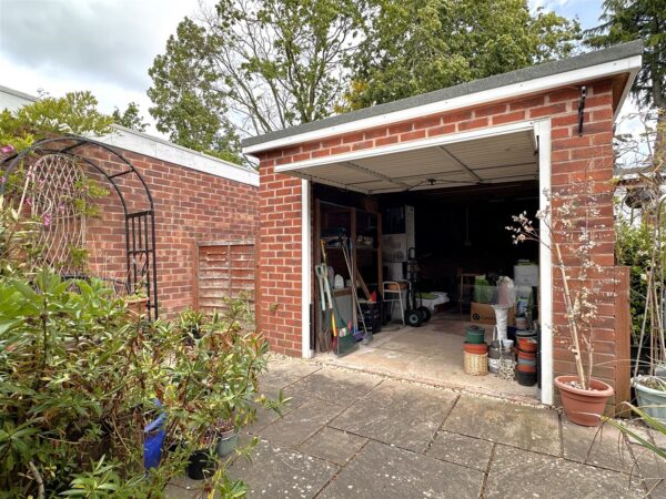 Butterfly Bungalow, Village Close, Farndon, Newark