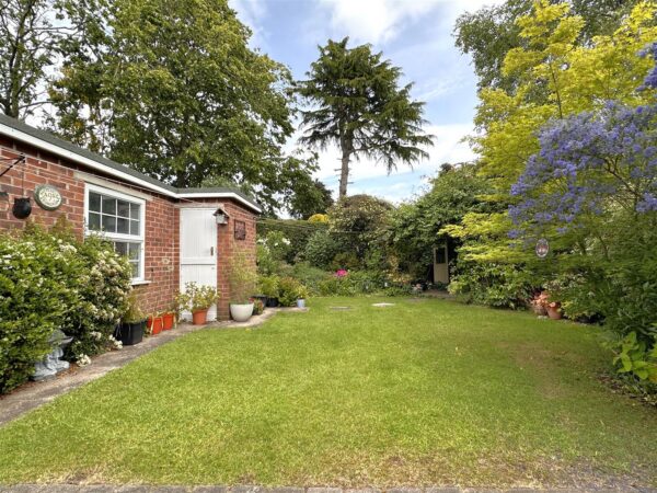 Butterfly Bungalow, Village Close, Farndon, Newark