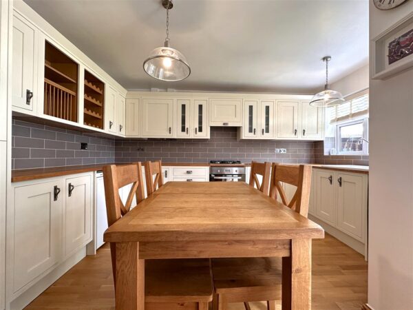Butterfly Bungalow, Village Close, Farndon, Newark