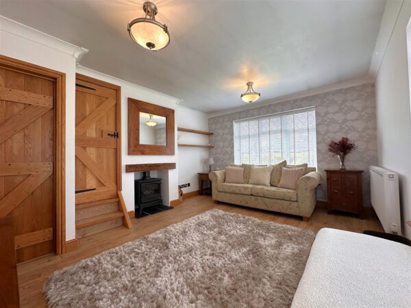 Butterfly Bungalow, Village Close, Farndon, Newark