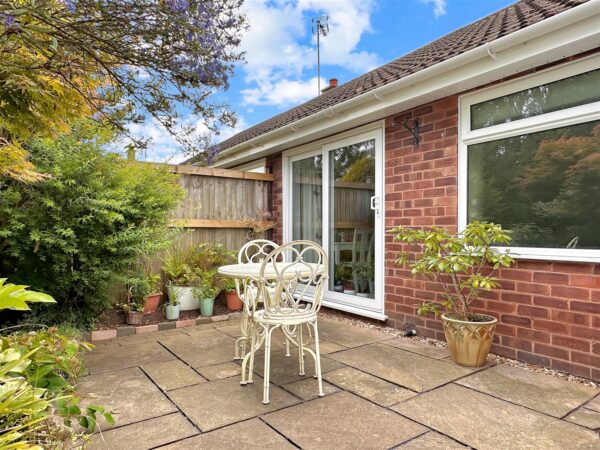 Butterfly Bungalow, Village Close, Farndon, Newark
