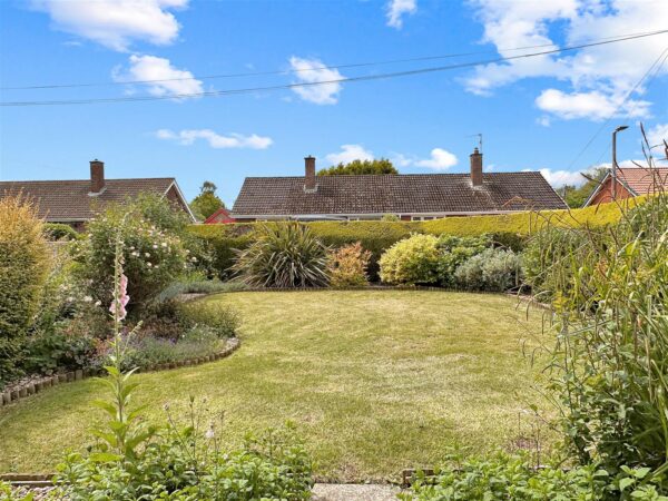 Butterfly Bungalow, Village Close, Farndon, Newark