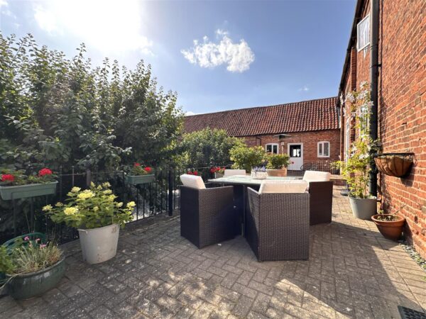The Hayloft, Barn 3, Park Farm, Newark Road, Wellow, Newark