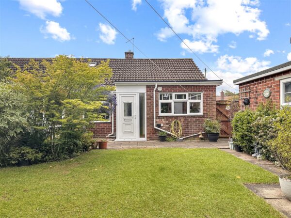 Butterfly Bungalow, Village Close, Farndon, Newark