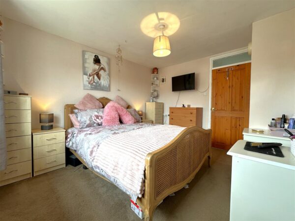 Almond Grove, Farndon, Newark